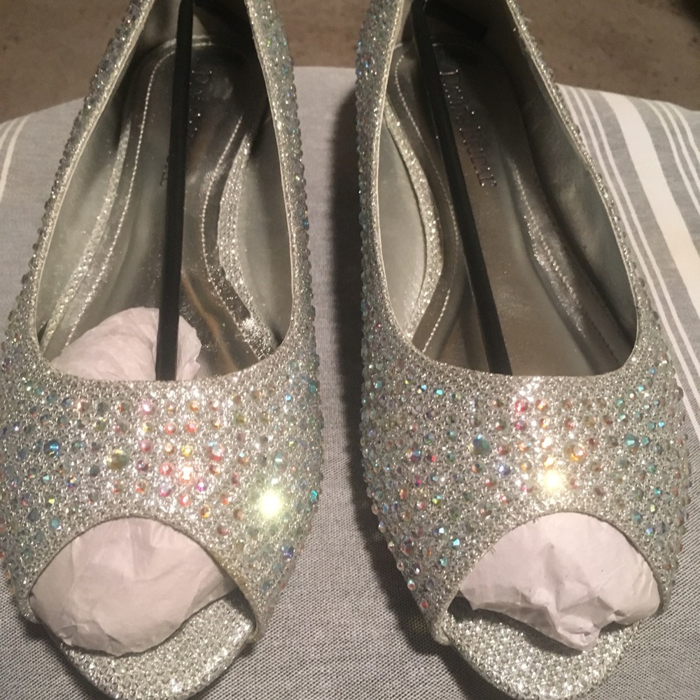 Opened toe, formal flats